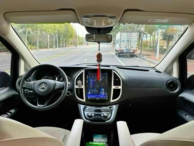 青岛19年奔驰威霆5