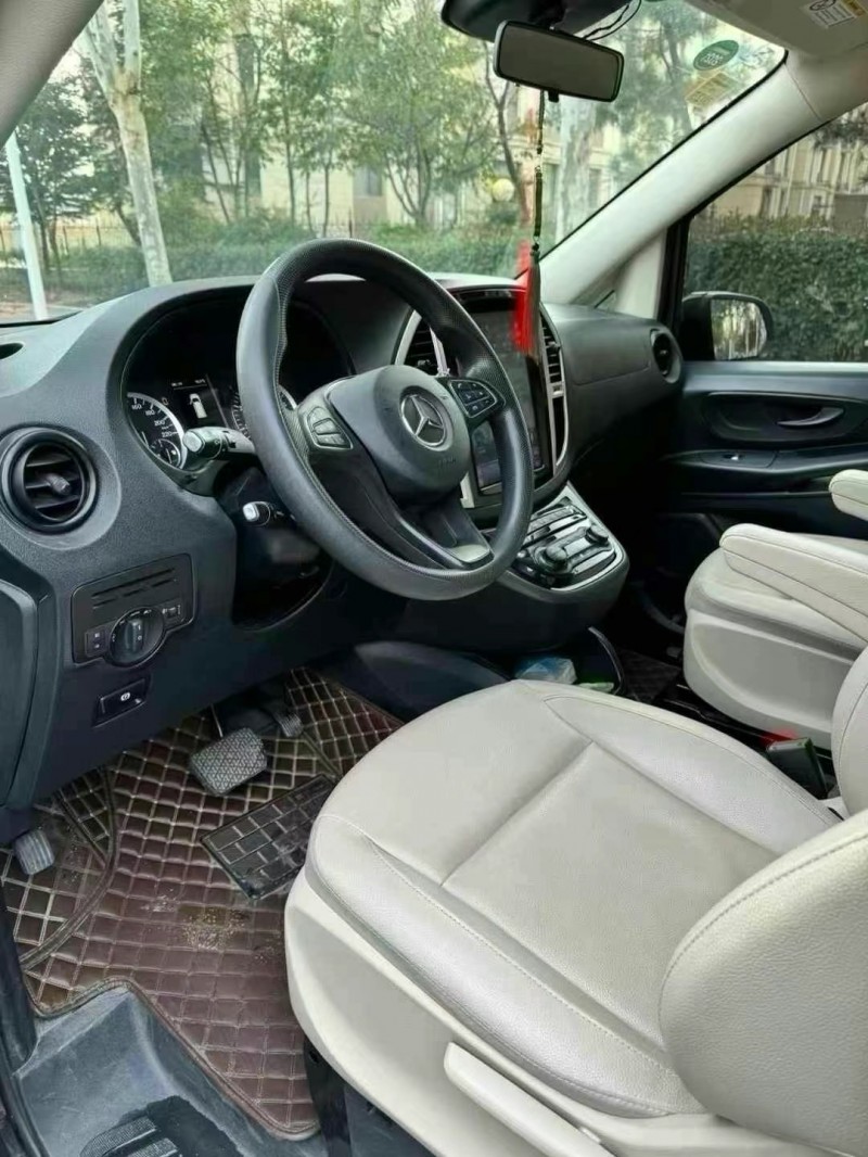 青岛19年奔驰威霆6