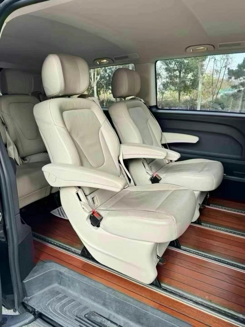 青岛19年奔驰威霆7