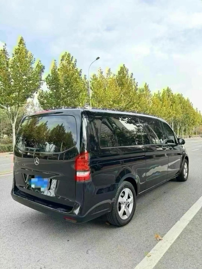 青岛19年奔驰威霆8