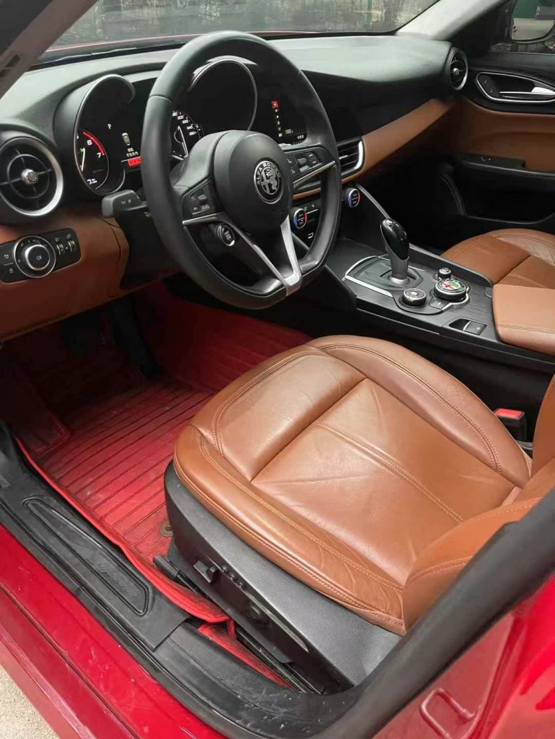 佛山18年阿爾法·羅密歐Giulietta5