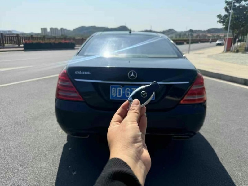 广州07年奔驰S8