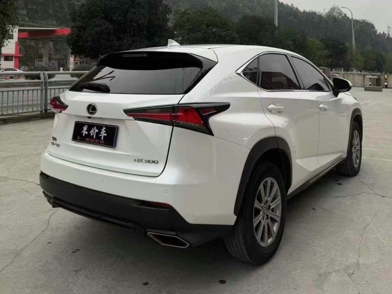 貴陽20年雷克薩斯NX7