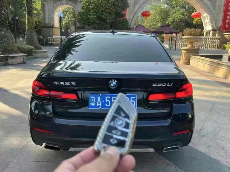 广州22年宝马5系9