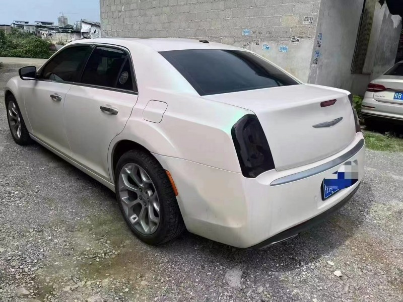 深圳16年克莱斯勒300C8