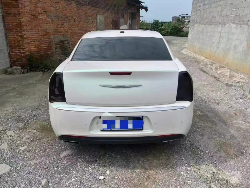 深圳16年克莱斯勒300C9