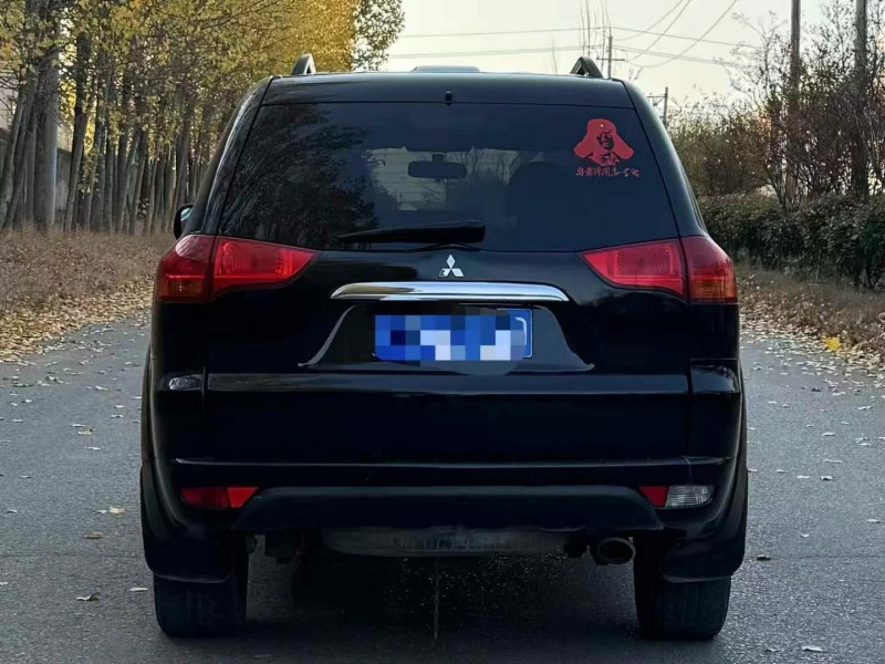 青岛15年三菱帕杰罗6