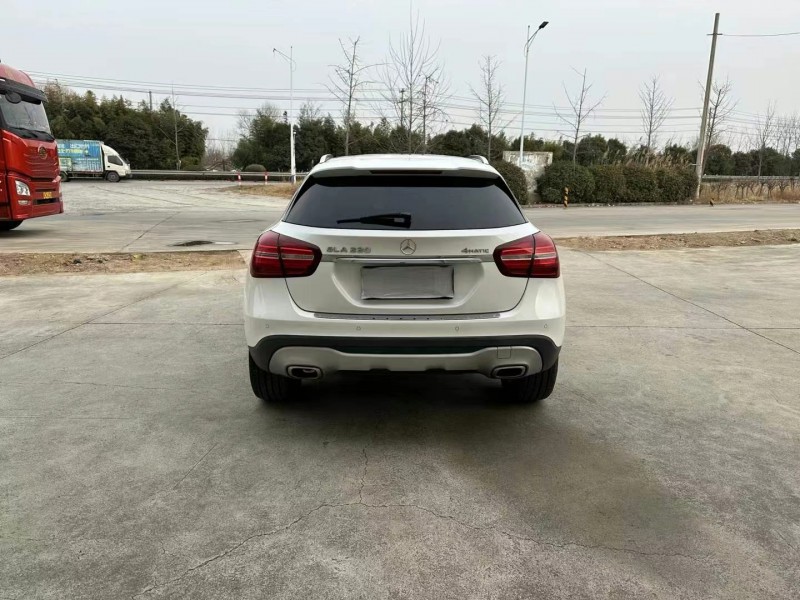 徐州18年奔驰GLA9