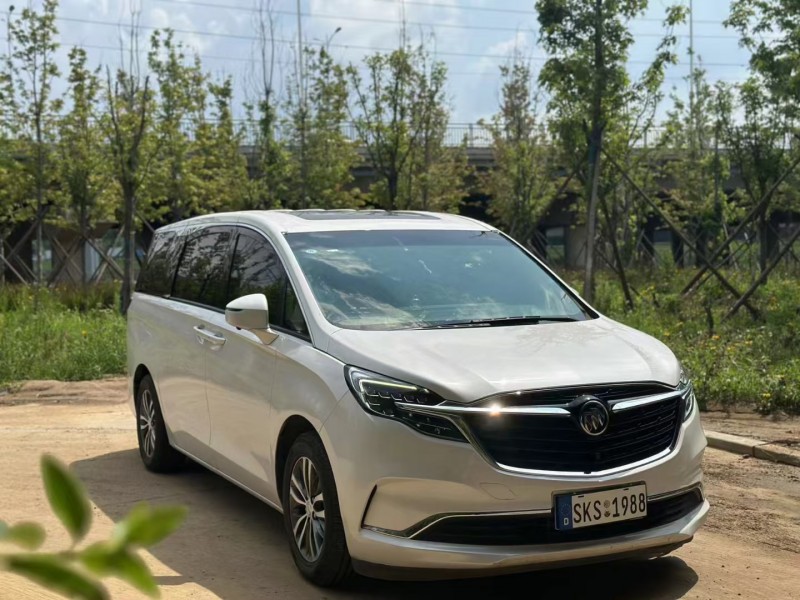 青岛21年别克GL82