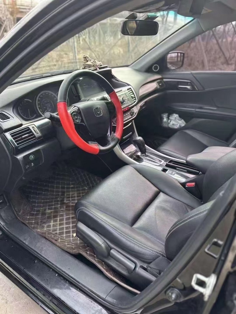 青岛18年本田雅阁4