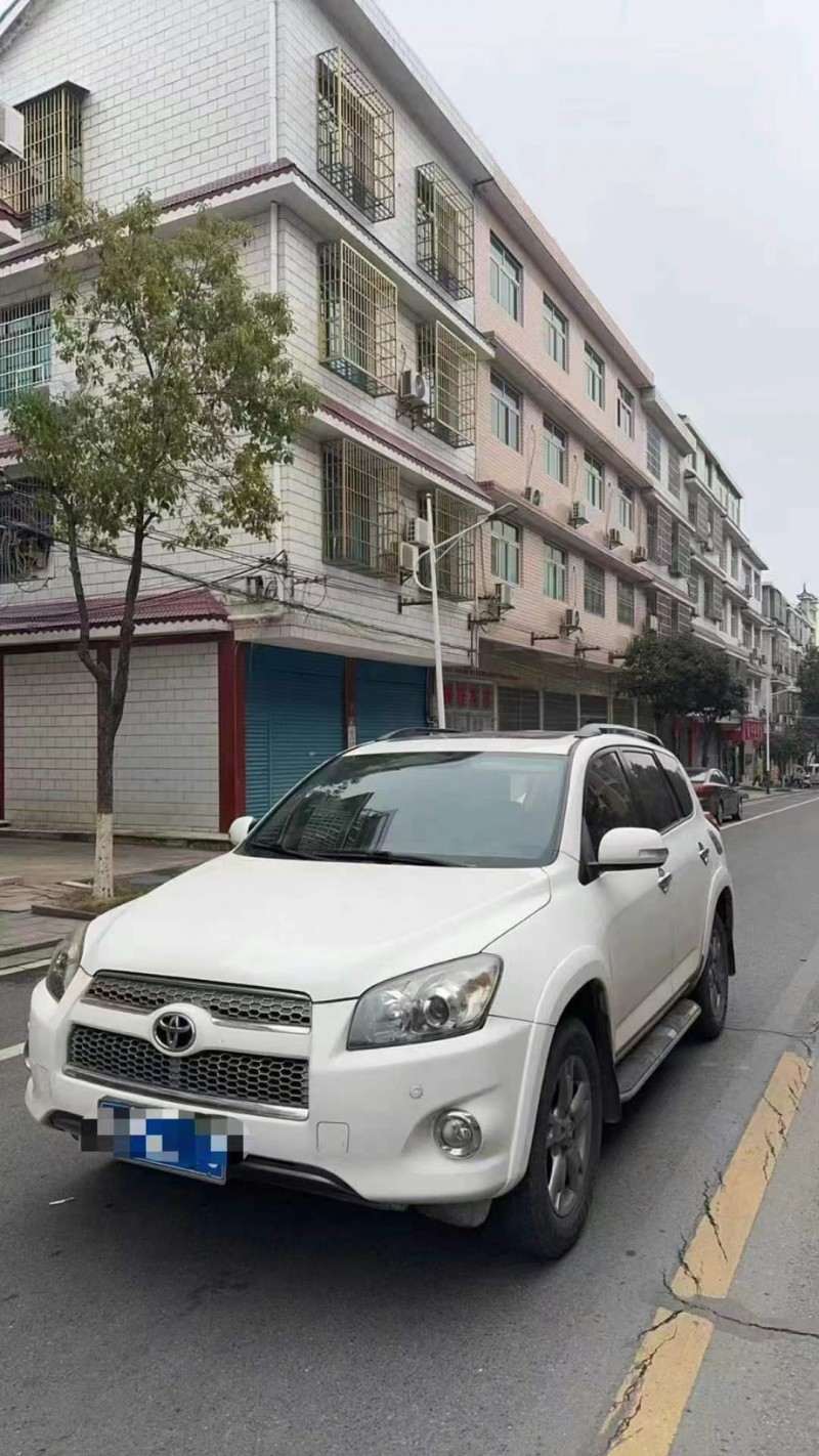 岳陽13年豐田RAV42