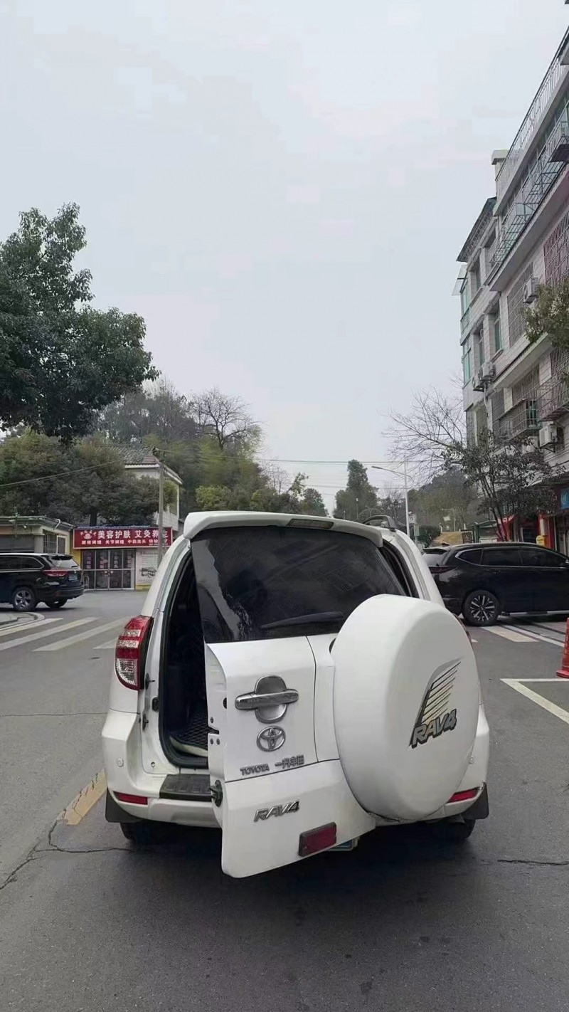 岳陽13年豐田RAV49