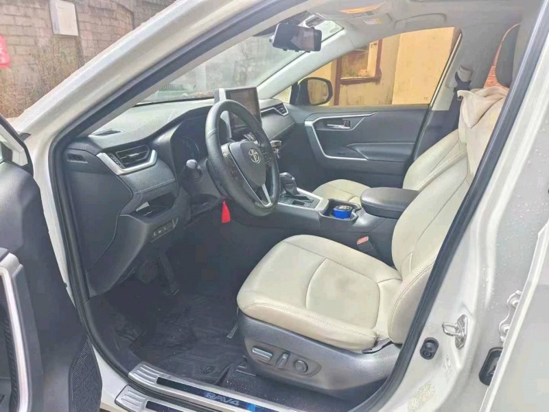 曲靖21年豐田RAV46