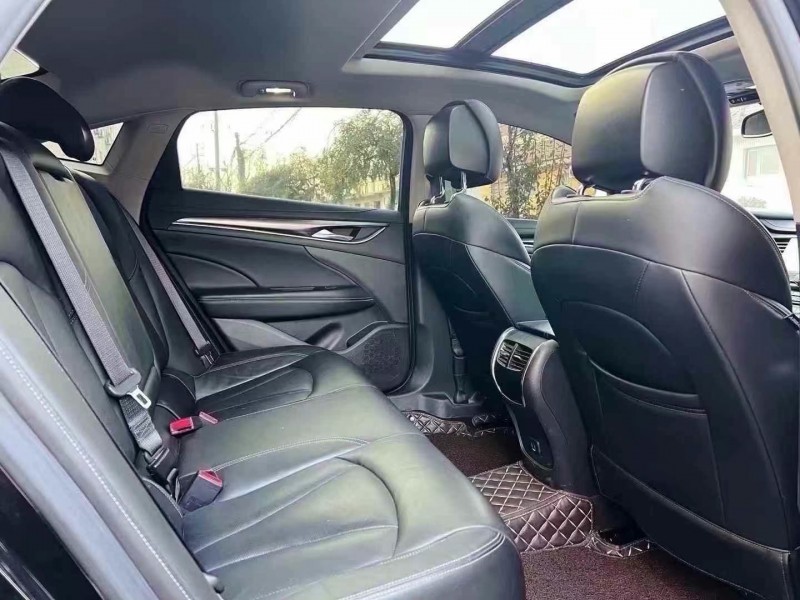 济宁19年别克君越6