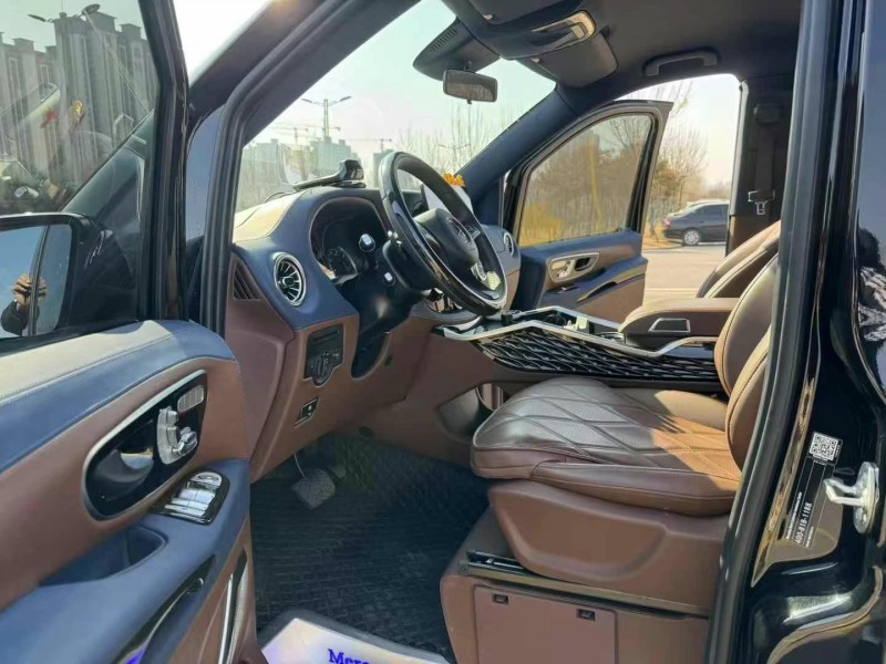 济宁24年奔驰威霆3