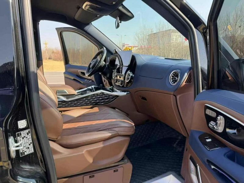 济宁24年奔驰威霆4