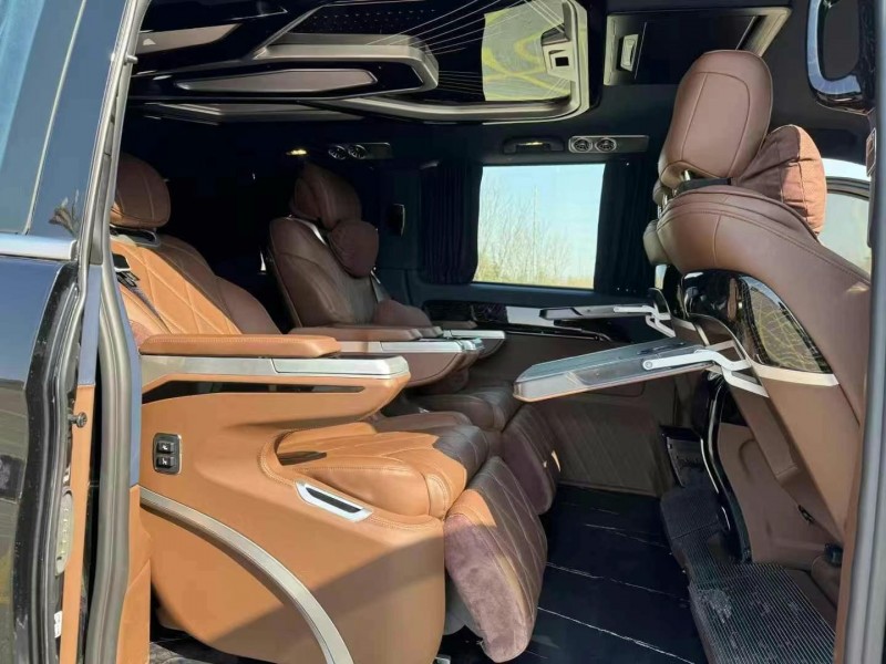 济宁24年奔驰威霆5