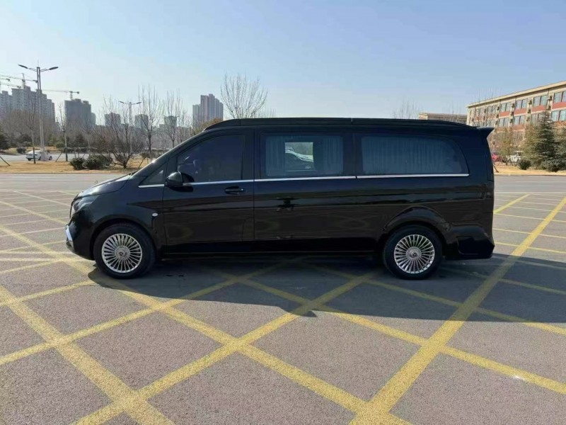 济宁24年奔驰威霆7