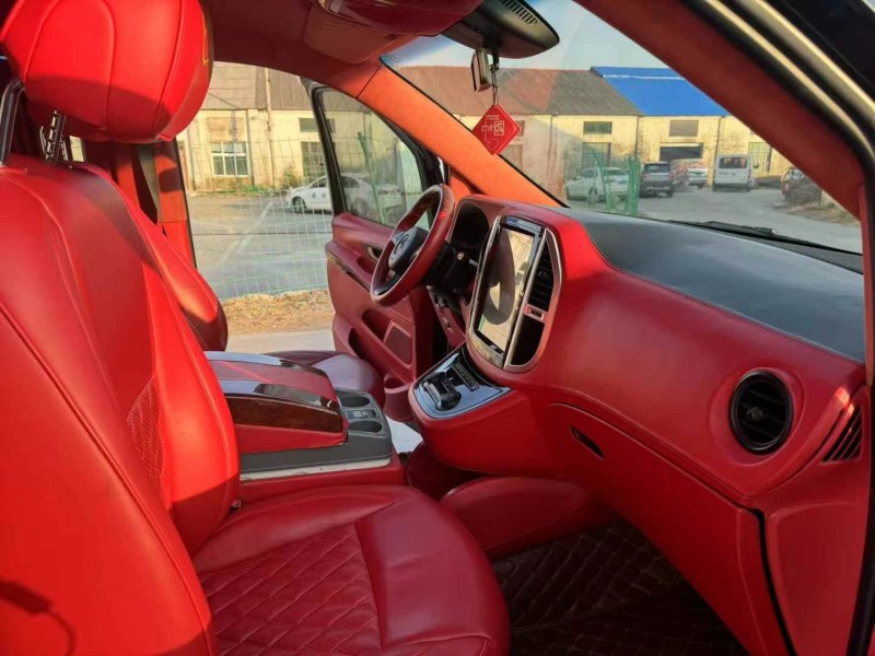 徐州17年奔驰威霆4