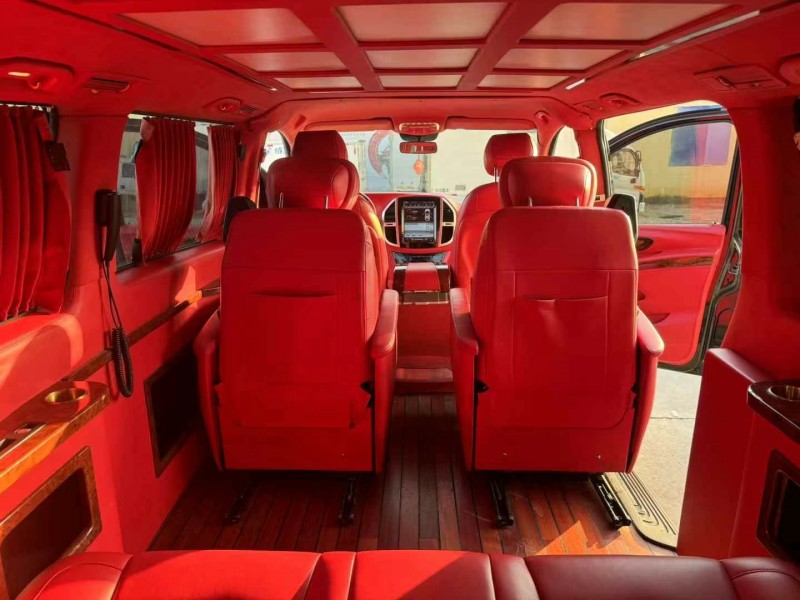 徐州17年奔驰威霆8