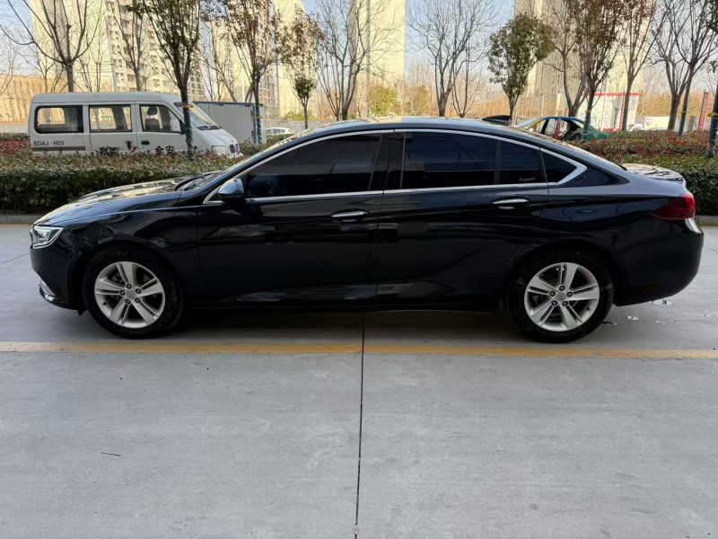 济宁18年别克君威7