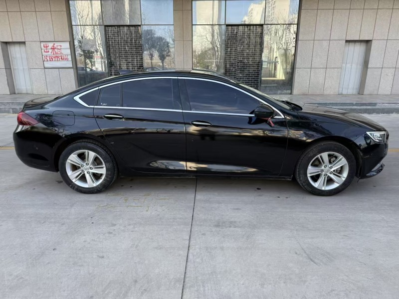 济宁18年别克君威8