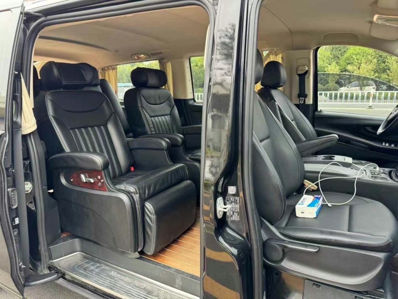 济宁19年奔驰威霆3