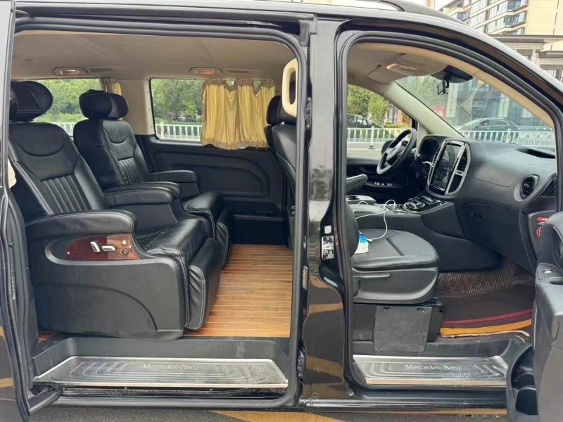 济宁19年奔驰威霆6