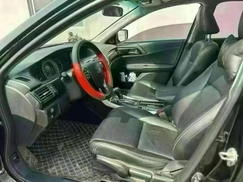 青岛18年本田雅阁4