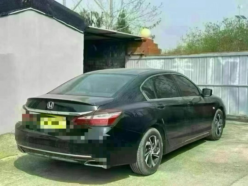 青岛18年本田雅阁8