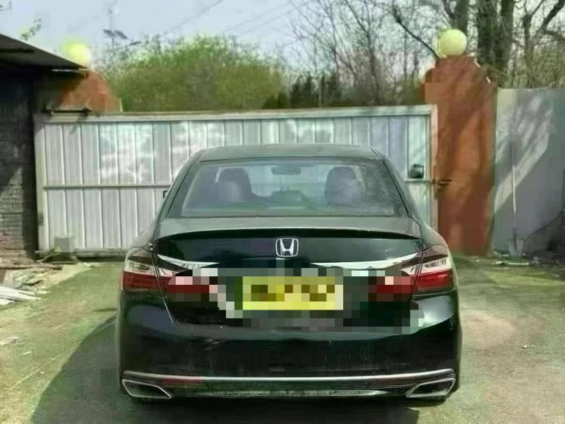 青岛18年本田雅阁9