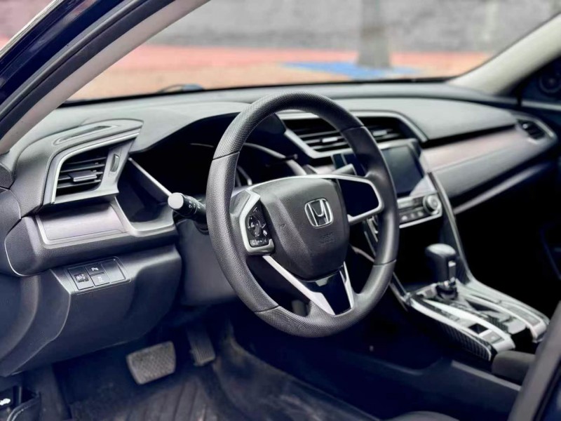 东莞17年本田思域5