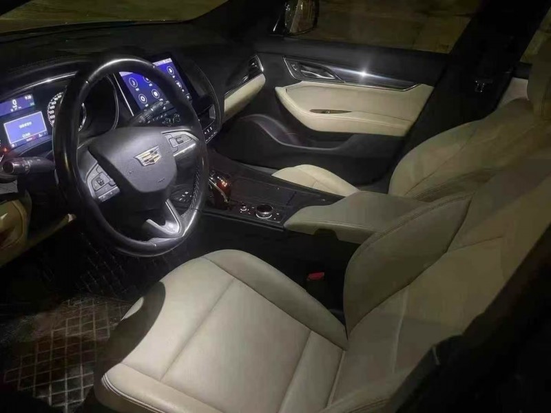 武漢20年凱迪拉克CT56