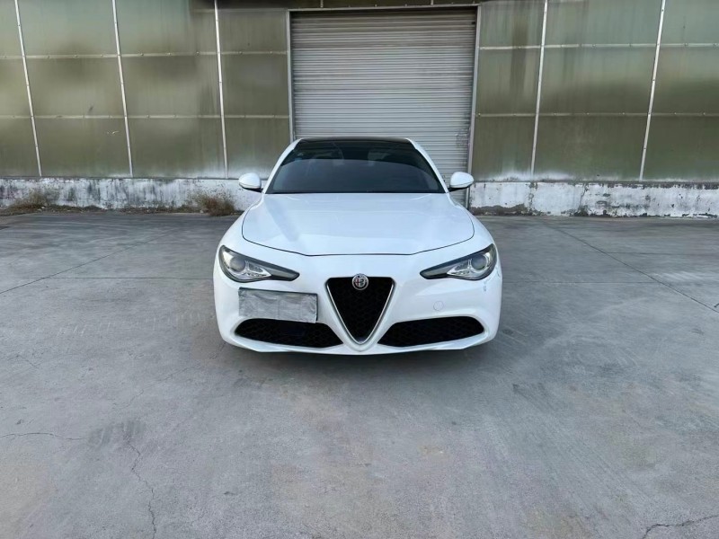 徐州17年阿尔法·罗密欧Giulia1