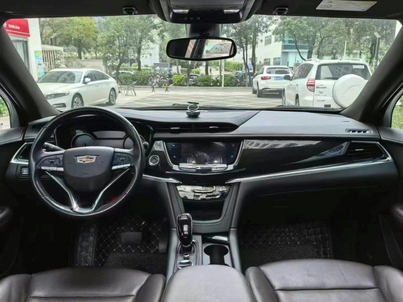 成都21年凱迪拉克XT63
