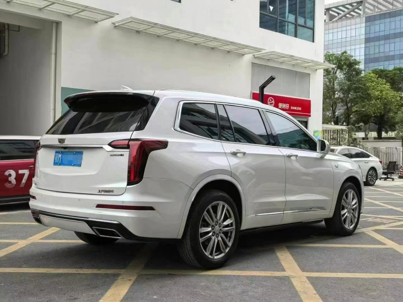 成都21年凱迪拉克XT69