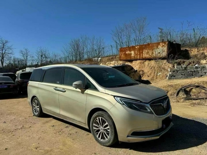 济宁17年别克GL84