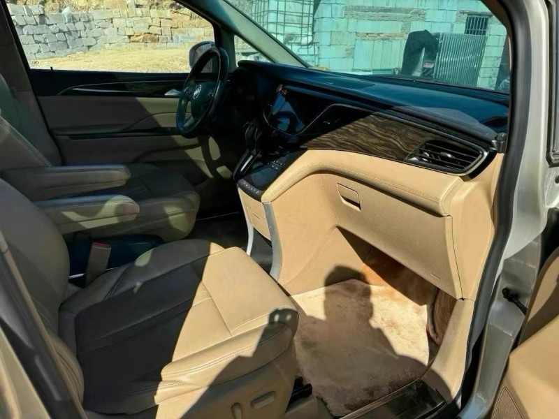 济宁17年别克GL86