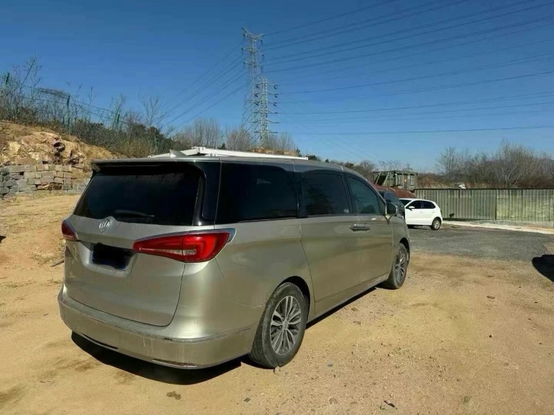 济宁17年别克GL87