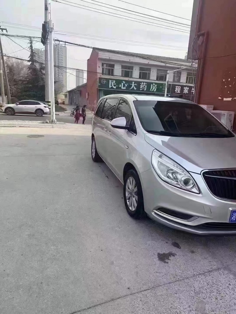 济宁17年别克GL82