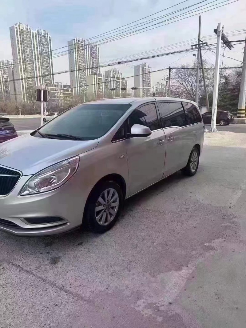 济宁17年别克GL83