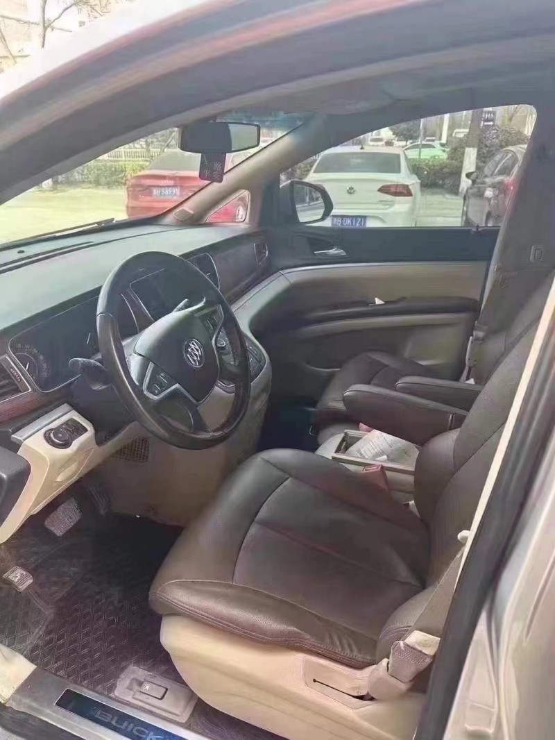 济宁17年别克GL84