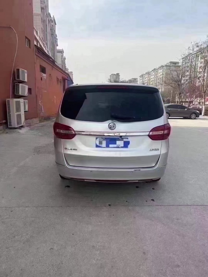 济宁17年别克GL89