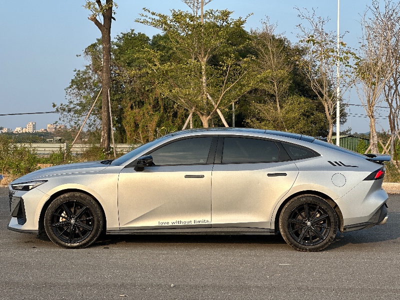 汕頭23年長安汽車UNI3