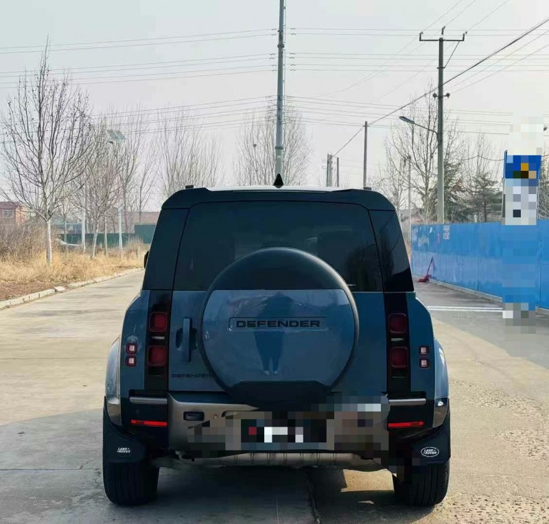 青岛21年路虎卫士8