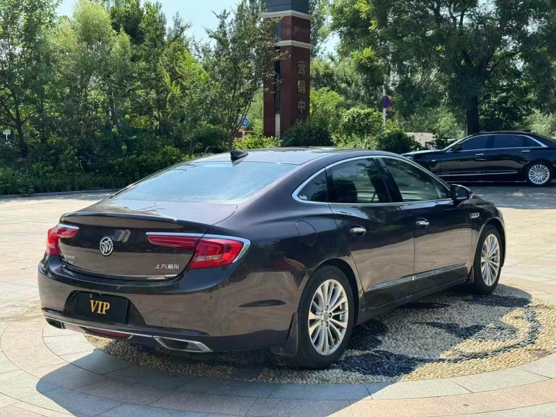 青岛17年别克君越8