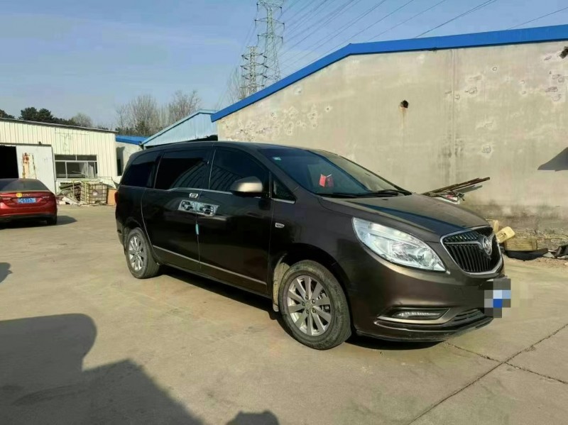 青岛17年别克GL82