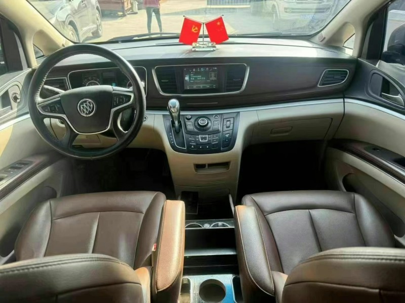 青岛17年别克GL84