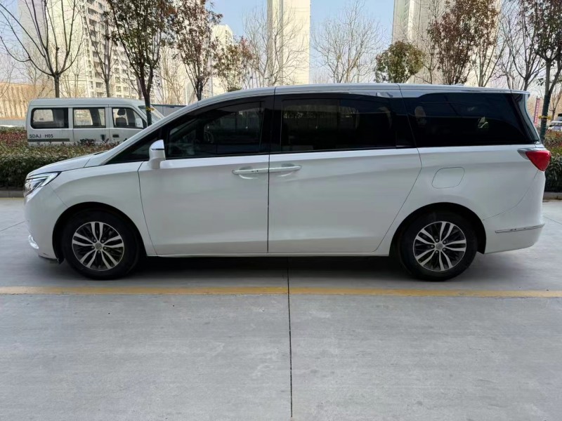 济宁17年别克GL87