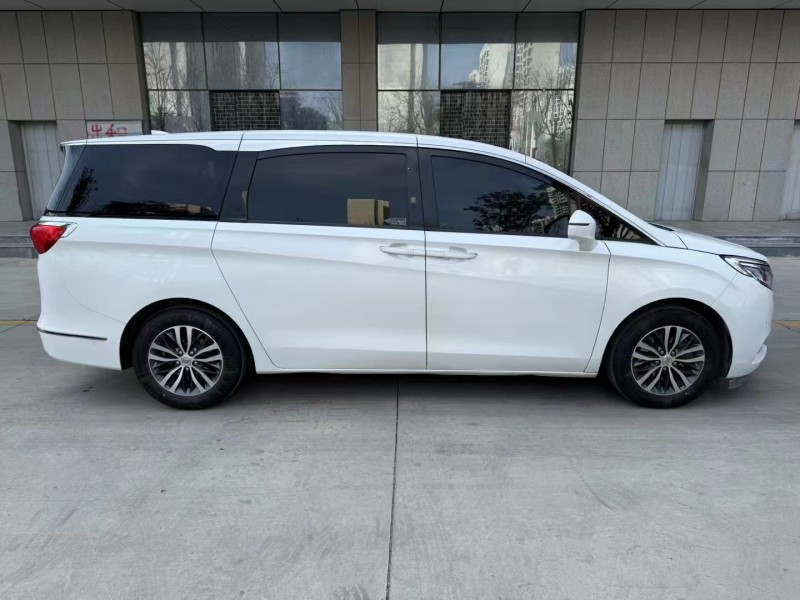 济宁17年别克GL88